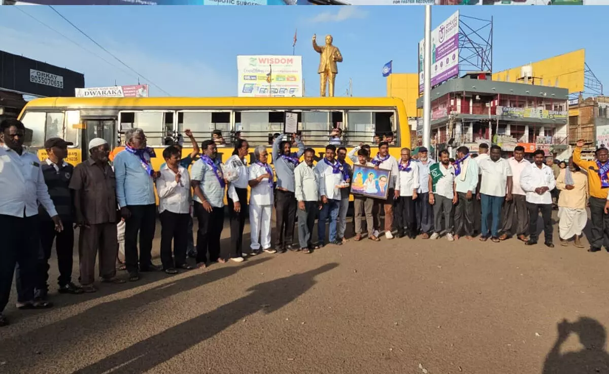 ಶಿಕ್ಷಣ ಸಚಿವ ಧರ್ಮೇಂದ್ರ ಪ್ರಧಾನ್ ರಾಜೀನಾಮೆ : ಬೀದರ್ ನಲ್ಲಿ ವಿಜಯೋತ್ಸವ ಶಿಕ್ಷಣ ಸಚಿವ ಧರ್ಮೇಂದ್ರ ಪ್ರಧಾನ್ ರಾಜೀನಾಮೆ : ಬೀದರ್ ನಲ್ಲಿ ವಿಜಯೋತ್ಸವ