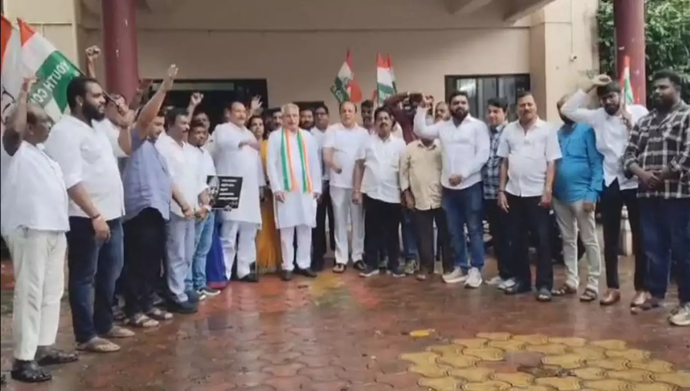 ಉಡುಪಿ| ಧರ್ಮೇಂದ್ರ ಪ್ರಧಾನ್ ರಾಜಿನಾಮೆ: ಕಾಂಗ್ರೆಸ್ ಸಂಭ್ರಮಾಚರಣೆ ಉಡುಪಿ| ಧರ್ಮೇಂದ್ರ ಪ್ರಧಾನ್ ರಾಜಿನಾಮೆ: ಕಾಂಗ್ರೆಸ್ ಸಂಭ್ರಮಾಚರಣೆ
