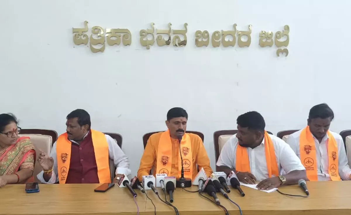 ರಾಜ್ಯದ ಪಂಚಾಯತ್ ಚುನಾವಣೆಯಲ್ಲಿ ಶಿವಸೇನೆ ಸ್ಪರ್ಧೆ : ಆಂದೋಲಾ ಶ್ರೀ ರಾಜ್ಯದ ಪಂಚಾಯತ್ ಚುನಾವಣೆಯಲ್ಲಿ ಶಿವಸೇನೆ ಸ್ಪರ್ಧೆ : ಆಂದೋಲಾ ಶ್ರೀ