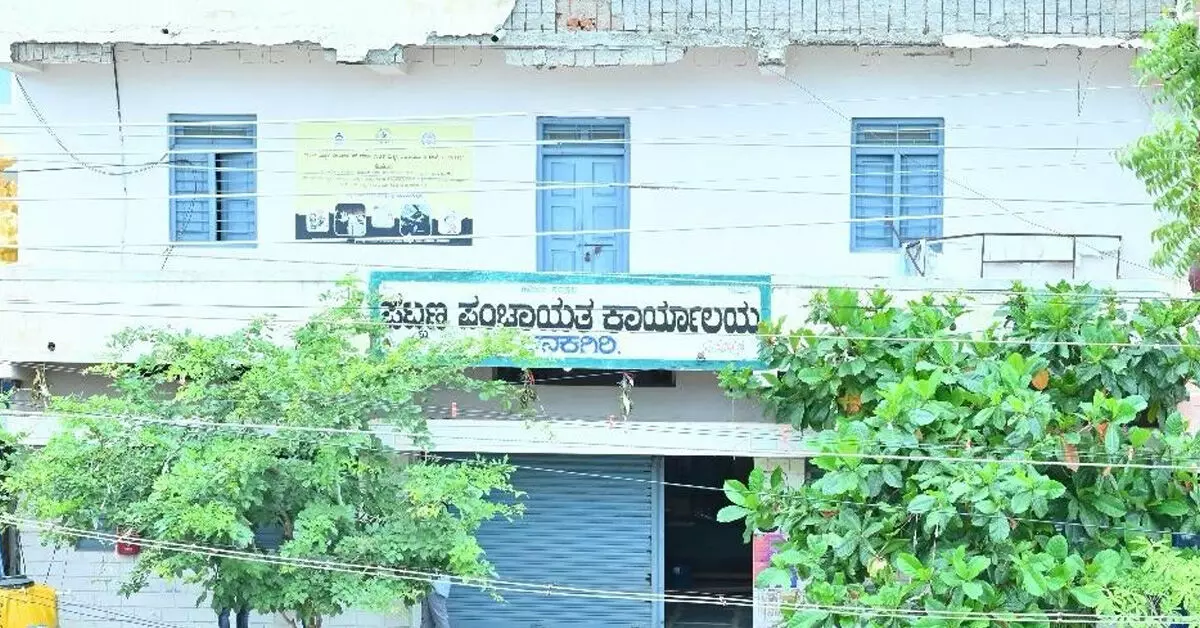 Kanakagiri | ಲೇಔಟ್ ಅನುಮೋದನೆಗೆ 3 ಲಕ್ಷ ರೂ.ಗಳ ಬೇಡಿಕೆ ಆರೋಪ Kanakagiri | ಲೇಔಟ್ ಅನುಮೋದನೆಗೆ 3 ಲಕ್ಷ ರೂ.ಗಳ ಬೇಡಿಕೆ ಆರೋಪ