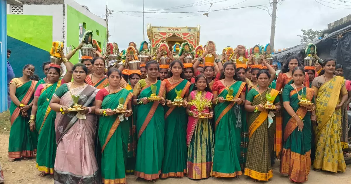 Koppal | ಗುರುಪೂರ್ಣಿಮೆ ಅಂಗವಾಗಿ ಹೊಸಲಿಂಗಾಪುರದಲ್ಲಿ ಶಿರಡಿ ಸಾಯಿಬಾಬಾ ಜಾತ್ರಾ ಮಹೋತ್ಸವ ಸಂಭ್ರಮ Koppal | ಗುರುಪೂರ್ಣಿಮೆ ಅಂಗವಾಗಿ ಹೊಸಲಿಂಗಾಪುರದಲ್ಲಿ ಶಿರಡಿ ಸಾಯಿಬಾಬಾ ಜಾತ್ರಾ ಮಹೋತ್ಸವ ಸಂಭ್ರಮ