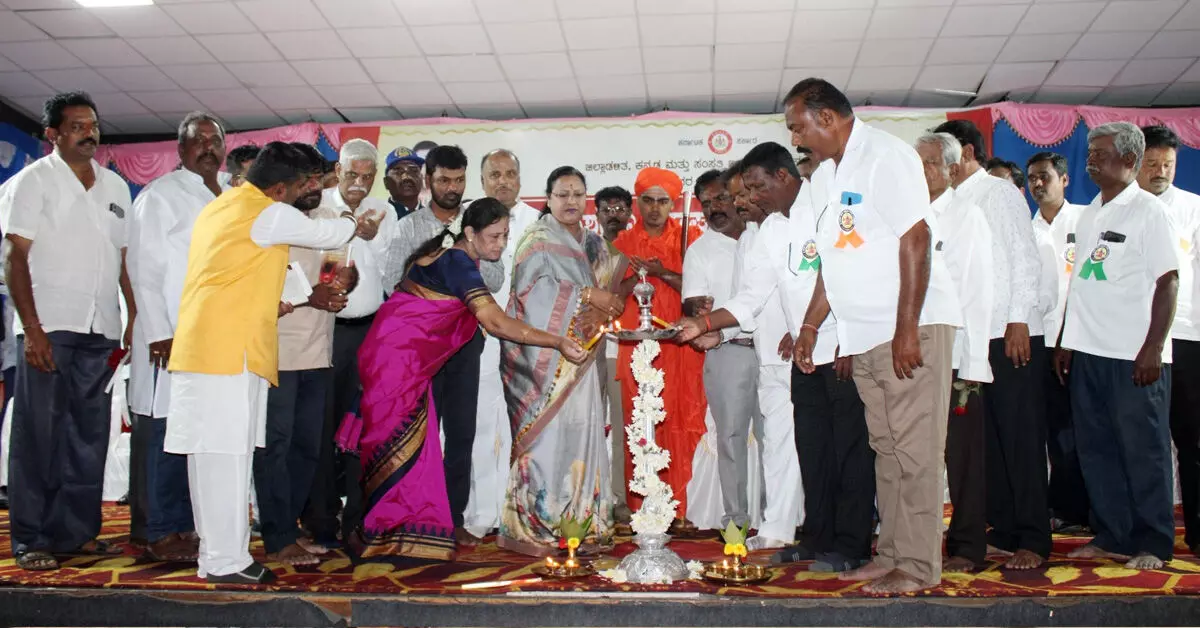 Koppal | ವಚನಗಳ ಪಾಲನೆಯಿಂದ ಮಾತ್ರ ಸಾರ್ಥಕ ಬದುಕು ಸಾಧ್ಯ: ವಿಧಾನ ಪರಿಷತ್ ಸದಸ್ಯೆ ಹೇಮಲತಾ ನಾಯಕ Koppal | ವಚನಗಳ ಪಾಲನೆಯಿಂದ ಮಾತ್ರ ಸಾರ್ಥಕ ಬದುಕು ಸಾಧ್ಯ: ವಿಧಾನ ಪರಿಷತ್ ಸದಸ್ಯೆ ಹೇಮಲತಾ ನಾಯಕ