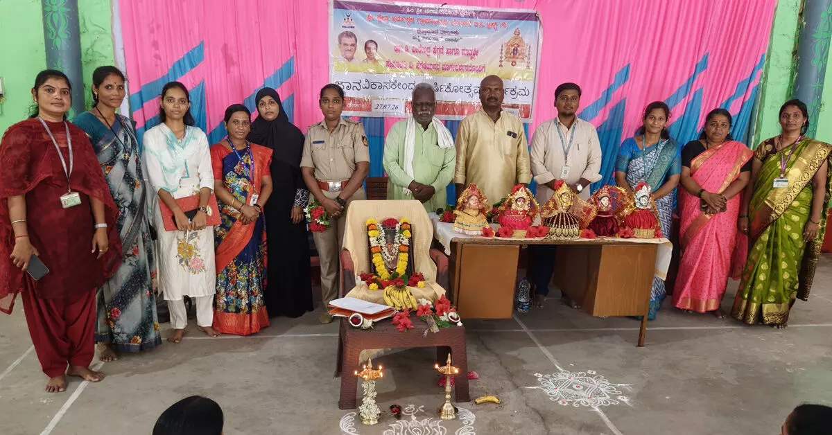 ವಾಡಿ | ಮಹಿಳೆಯರಲ್ಲಿ ಕಾನೂನು ಅರಿವು ಹೆಚ್ಚಿದರೆ ಸುರಕ್ಷಿತ ಸಮಾಜ ನಿರ್ಮಾಣ ಸಾಧ್ಯ: ಪಿಎಸ್ಐ ರೇಣುಕಾ ವಾಡಿ | ಮಹಿಳೆಯರಲ್ಲಿ ಕಾನೂನು ಅರಿವು ಹೆಚ್ಚಿದರೆ ಸುರಕ್ಷಿತ ಸಮಾಜ ನಿರ್ಮಾಣ ಸಾಧ್ಯ: ಪಿಎಸ್ಐ ರೇಣುಕಾ