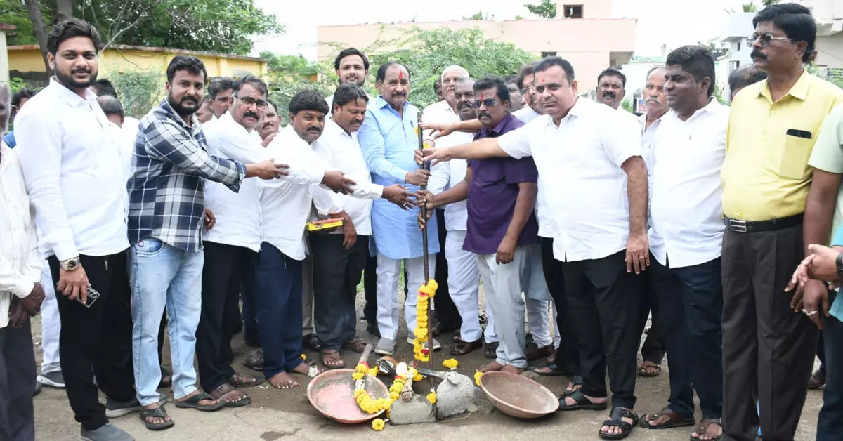 Kalaburagi | ಹೀರಾಪೂರದಲ್ಲಿ 1 ಕೋಟಿ ರೂ. ಅಭಿವೃದ್ಧಿ ಕಾಮಗಾರಿಗಳಿಗೆ ಶಾಸಕ ಅಲ್ಲಮಪ್ರಭು ಪಾಟೀಲ್ ಚಾಲನೆ Kalaburagi | ಹೀರಾಪೂರದಲ್ಲಿ 1 ಕೋಟಿ ರೂ. ಅಭಿವೃದ್ಧಿ ಕಾಮಗಾರಿಗಳಿಗೆ ಶಾಸಕ ಅಲ್ಲಮಪ್ರಭು ಪಾಟೀಲ್ ಚಾಲನೆ