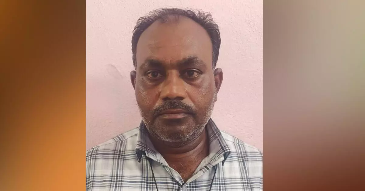 Yadgiri | ಲಂಚ ಸ್ವೀಕರಿಸುತ್ತಿದ್ದ ವೇಳೆ ಲೋಕಾಯುಕ್ತ ಬಲೆಗೆ ಬಿದ್ದ ಡಿಎಚ್ಒ ಕಚೇರಿ ಸಿಬ್ಬಂದಿ Yadgiri | ಲಂಚ ಸ್ವೀಕರಿಸುತ್ತಿದ್ದ ವೇಳೆ ಲೋಕಾಯುಕ್ತ ಬಲೆಗೆ ಬಿದ್ದ ಡಿಎಚ್ಒ ಕಚೇರಿ ಸಿಬ್ಬಂದಿ