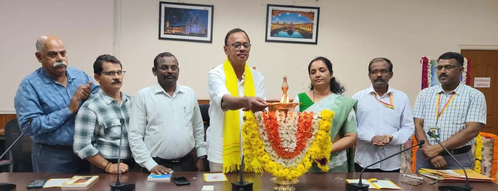ಹಡಪದ ಅಪ್ಪಣ್ಣ ಚಿಂತನೆಗಳು ಮನುಕುಲದ ಉದ್ಧಾರಕ್ಕೆ ದಾರಿದೀಪ: ಮಂಜುನಾಥ ಪೂಜಾರಿ ಹಡಪದ ಅಪ್ಪಣ್ಣ ಚಿಂತನೆಗಳು ಮನುಕುಲದ ಉದ್ಧಾರಕ್ಕೆ ದಾರಿದೀಪ: ಮಂಜುನಾಥ ಪೂಜಾರಿ