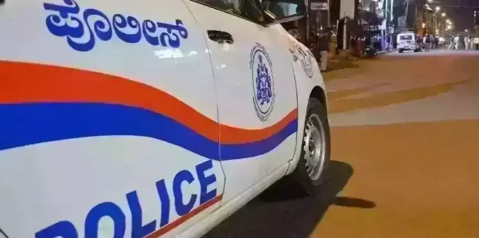 Bengaluru | ಮಹಿಳೆಯ ಜೊತೆ ಅಸಭ್ಯ ವರ್ತನೆ ಆರೋಪ, ಹೆಡ್ ಕಾನ್ಸ್ಟೇಬಲ್ ಮೇಲೆ ಹಲ್ಲೆ Bengaluru | ಮಹಿಳೆಯ ಜೊತೆ ಅಸಭ್ಯ ವರ್ತನೆ ಆರೋಪ, ಹೆಡ್ ಕಾನ್ಸ್ಟೇಬಲ್ ಮೇಲೆ ಹಲ್ಲೆ