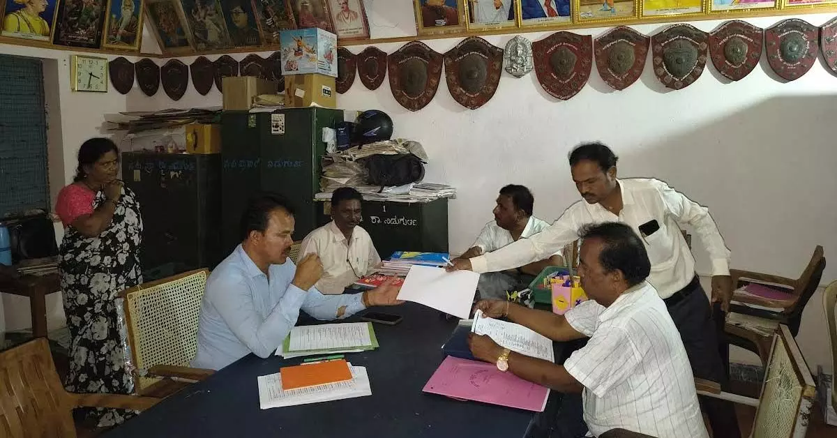 ಸರ್ಕಾರಿ ಶಾಲೆಗಳಲ್ಲಿ ಪಿಎಂ ಪೋಷಣ್ ಯೋಜನೆ ಸಮರ್ಪಕ ಜಾರಿ: ಸಂಡೂರು ತಾಲೂಕಿನ ಶಾಲೆಗಳಿಗೆ ಹಿರಿಯ ಸಹಾಯಕ ನಿರ್ದೇಶಕ ಹರೀಶ್ ಎಚ್.ಆರ್.ಸಿ. ಭೇಟಿ ಸರ್ಕಾರಿ ಶಾಲೆಗಳಲ್ಲಿ ಪಿಎಂ ಪೋಷಣ್ ಯೋಜನೆ ಸಮರ್ಪಕ ಜಾರಿ: ಸಂಡೂರು ತಾಲೂಕಿನ ಶಾಲೆಗಳಿಗೆ ಹಿರಿಯ ಸಹಾಯಕ ನಿರ್ದೇಶಕ ಹರೀಶ್ ಎಚ್.ಆರ್.ಸಿ. ಭೇಟಿ