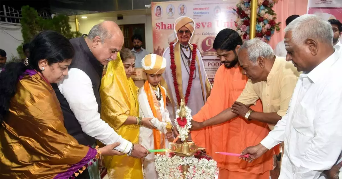 ಶರಣಬಸವ ವಿವಿಯನ್ನು ವಿಶ್ವದ ಶ್ರೇಷ್ಠ ವಿವಿಗಳ ಸಾಲಿಗೆ ತರುವುದೇ ಅಪ್ಪಾಜಿಯವರಿಗೆ ಸಲ್ಲಿಸುವ ಗೌರವ: ಡಾ. ದಾಕ್ಷಾಯಿಣಿ ಅವ್ವಾಜಿ ಶರಣಬಸವ ವಿವಿಯನ್ನು ವಿಶ್ವದ ಶ್ರೇಷ್ಠ ವಿವಿಗಳ ಸಾಲಿಗೆ ತರುವುದೇ ಅಪ್ಪಾಜಿಯವರಿಗೆ ಸಲ್ಲಿಸುವ ಗೌರವ: ಡಾ. ದಾಕ್ಷಾಯಿಣಿ ಅವ್ವಾಜಿ