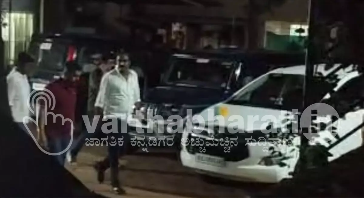 ರಾಹುಲ್ ಗಾಂಧಿ ವಿರುದ್ಧ ದ್ವೇಷ ಭಾಷಣ ಪ್ರಕರಣ: ಉಡುಪಿ ಶಾಸಕ ಯಶ್ಪಾಲ್ ಸುವರ್ಣ ಪೊಲೀಸ್ ಠಾಣೆಗೆ ಹಾಜರು ರಾಹುಲ್ ಗಾಂಧಿ ವಿರುದ್ಧ ದ್ವೇಷ ಭಾಷಣ ಪ್ರಕರಣ: ಉಡುಪಿ ಶಾಸಕ ಯಶ್ಪಾಲ್ ಸುವರ್ಣ ಪೊಲೀಸ್ ಠಾಣೆಗೆ ಹಾಜರು