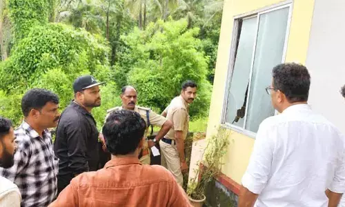 ಕಾಸರಗೋಡು : ಮುಳಿಯಾರು ಗ್ರಾಮ ಪಂಚಾಯತ್ ಕಚೇರಿಗೆ ಕಿಡಿಗೇಡಿಗಳ ದಾಳಿ