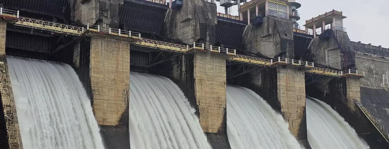 ಕೊಡಗು ಜಿಲ್ಲೆಯಲ್ಲಿ ಅಬ್ಬರದ ಮಳೆ; ಕೃಷಿಕರಲ್ಲಿ ಸಂತಸ ಕೊಡಗು ಜಿಲ್ಲೆಯಲ್ಲಿ ಅಬ್ಬರದ ಮಳೆ; ಕೃಷಿಕರಲ್ಲಿ ಸಂತಸ