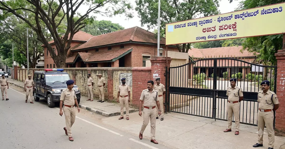ಪೊಲೀಸ್ ಕಾನ್ಸ್ಟೇಬಲ್ ನೇಮಕಾತಿ: ಪರೀಕ್ಷಾ ಕೇಂದ್ರಗಳ ಸುತ್ತ ಬಿಗಿ ಭದ್ರತೆ ಪೊಲೀಸ್ ಕಾನ್ಸ್ಟೇಬಲ್ ನೇಮಕಾತಿ: ಪರೀಕ್ಷಾ ಕೇಂದ್ರಗಳ ಸುತ್ತ ಬಿಗಿ ಭದ್ರತೆ