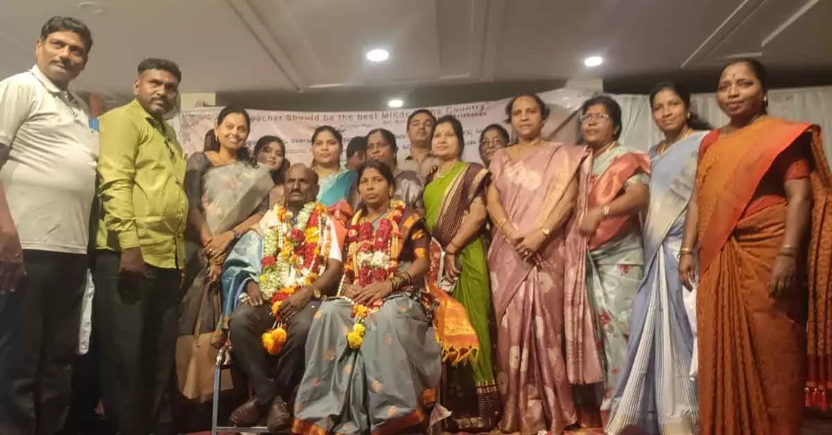 31 ವರ್ಷಗಳ ಸೇವೆಗೆ ಗೌರವ: ನಿವೃತ್ತ ಶಿಕ್ಷಕ ವೆಂಕಟೇಶ್ ಚಂದ್ರಬಂಡ ಅವರಿಗೆ ಸನ್ಮಾನ 31 ವರ್ಷಗಳ ಸೇವೆಗೆ ಗೌರವ: ನಿವೃತ್ತ ಶಿಕ್ಷಕ ವೆಂಕಟೇಶ್ ಚಂದ್ರಬಂಡ ಅವರಿಗೆ ಸನ್ಮಾನ