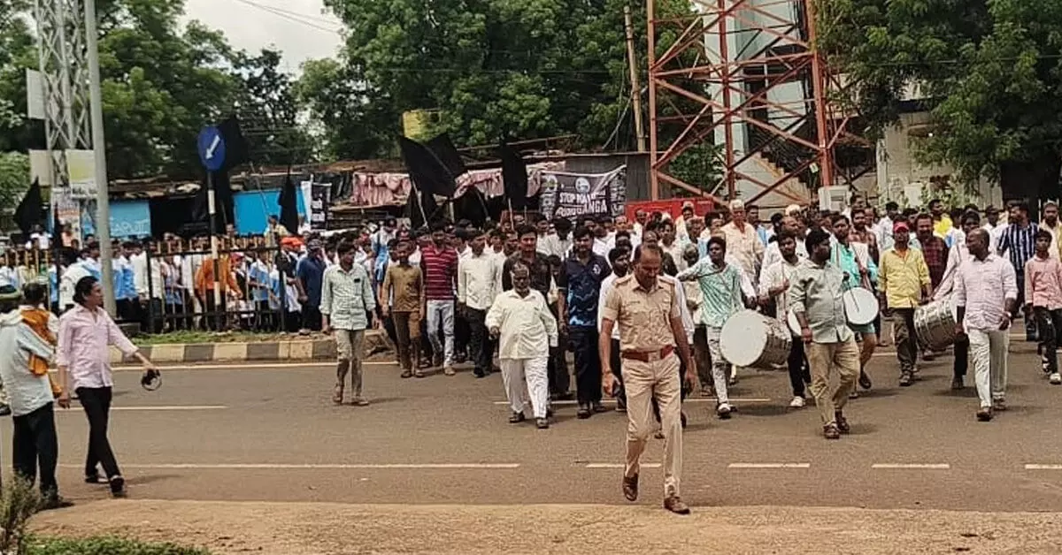 ಹುಮನಾಬಾದ್ | ಗುರುಗಂಗಾ ಹಳ್ಳಕ್ಕೆ ಕೈಗಾರಿಕಾ ವಿಷಕಾರಿ ತ್ಯಾಜ್ಯ : ಬೃಹತ್ ಪ್ರತಿಭಟನೆಯ ಎಚ್ಚರಿಕೆ ಹುಮನಾಬಾದ್ | ಗುರುಗಂಗಾ ಹಳ್ಳಕ್ಕೆ ಕೈಗಾರಿಕಾ ವಿಷಕಾರಿ ತ್ಯಾಜ್ಯ : ಬೃಹತ್ ಪ್ರತಿಭಟನೆಯ ಎಚ್ಚರಿಕೆ