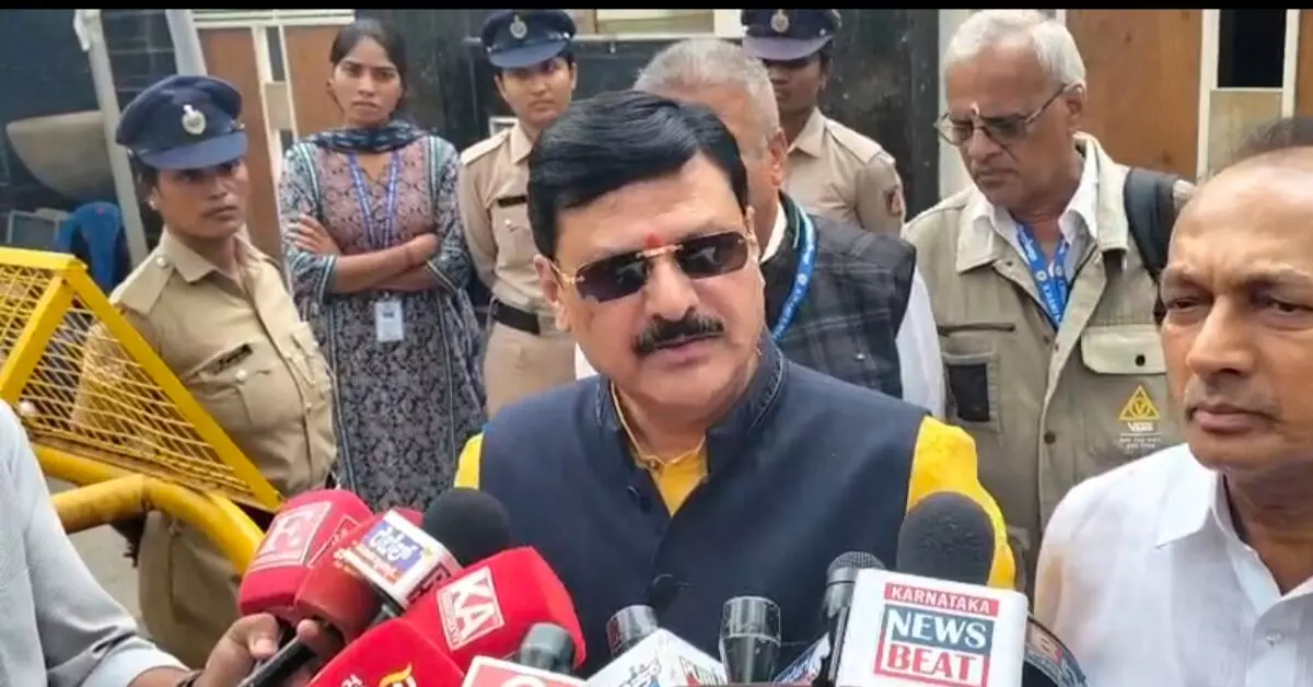 ಸಿಎಂ ಡಿಕೆಶಿ ಭೇಟಿ ಬೆನ್ನಲ್ಲೇ ರಾಜೀನಾಮೆ ನಿರ್ಧಾರದಿಂದ ಹಿಂದೆ ಸರಿದ ಶಾಸಕ ಗೋಪಾಲಕೃಷ್ಣ ಬೇಳೂರು ಸಿಎಂ ಡಿಕೆಶಿ ಭೇಟಿ ಬೆನ್ನಲ್ಲೇ ರಾಜೀನಾಮೆ ನಿರ್ಧಾರದಿಂದ ಹಿಂದೆ ಸರಿದ ಶಾಸಕ ಗೋಪಾಲಕೃಷ್ಣ ಬೇಳೂರು