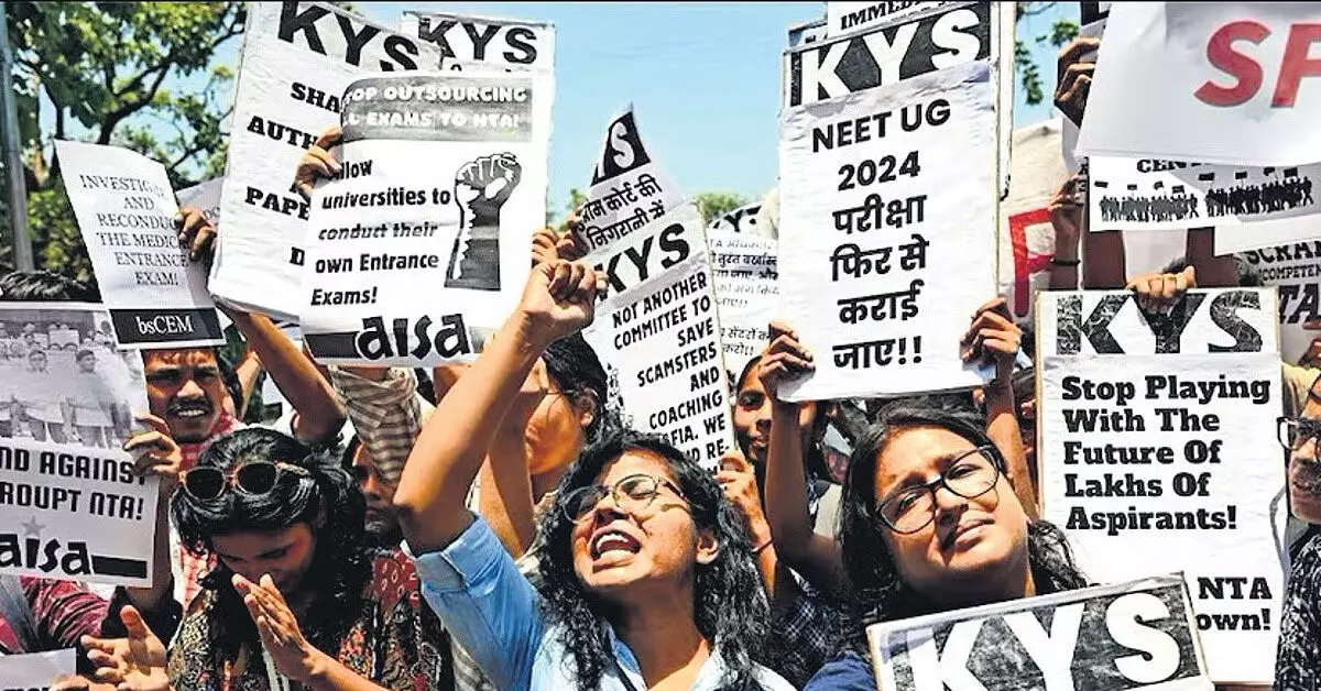 NEET ಮರುಪರೀಕ್ಷೆ ಯಶಸ್ವಿಯಾಗಿದೆ ಎಂದ ಕೇಂದ್ರ ಸರ್ಕಾರ | ಫಲಿತಾಂಶ ಪ್ರಕಟವಾದಾಗ ಉತ್ತರ ಪತ್ರಿಕೆಯೇ ಬೇರೆ, ನಿರೀಕ್ಷಿಸಿದ ಅಂಕವೂ ಸಿಕ್ಕಿಲ್ಲ; ಎಡವಟ್ಟುಗಳನ್ನು ಎತ್ತಿ ತೋರಿಸಿದ ವಿದ್ಯಾರ್ಥಿಗಳು NEET ಮರುಪರೀಕ್ಷೆ ಯಶಸ್ವಿಯಾಗಿದೆ ಎಂದ ಕೇಂದ್ರ ಸರ್ಕಾರ | ಫಲಿತಾಂಶ ಪ್ರಕಟವಾದಾಗ ಉತ್ತರ ಪತ್ರಿಕೆಯೇ ಬೇರೆ, ನಿರೀಕ್ಷಿಸಿದ ಅಂಕವೂ ಸಿಕ್ಕಿಲ್ಲ; ಎಡವಟ್ಟುಗಳನ್ನು ಎತ್ತಿ ತೋರಿಸಿದ ವಿದ್ಯಾರ್ಥಿಗಳು