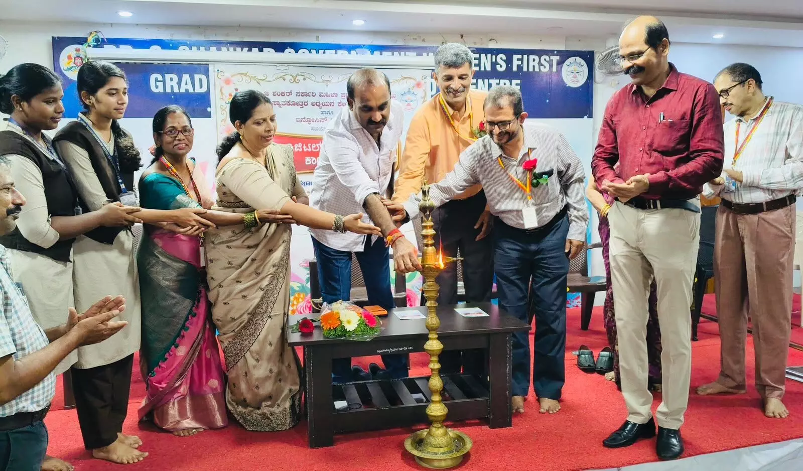 ಅಜ್ಜರಕಾಡು ಮಹಿಳಾ ಕಾಲೇಜಿನಲ್ಲಿ ಡಿಜಿಟಲ್ ಸಾಕ್ಷರತಾ ಕಾರ್ಯಕ್ರಮಕ್ಕೆ ಚಾಲನೆ ಅಜ್ಜರಕಾಡು ಮಹಿಳಾ ಕಾಲೇಜಿನಲ್ಲಿ ಡಿಜಿಟಲ್ ಸಾಕ್ಷರತಾ ಕಾರ್ಯಕ್ರಮಕ್ಕೆ ಚಾಲನೆ