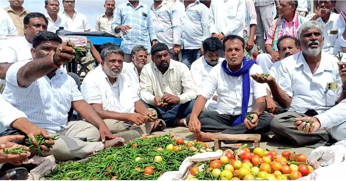 ಸುಬ್ಬಾರೆಡ್ಡಿಗೆ ಸಚಿವ ಸ್ಥಾನ ತಪ್ಪಿದ ಹಿನ್ನೆಲೆ: ಭಾಗ್ಯನಗರ, ಚೇಳೂರು, ಗುಡಿಬಂಡೆ ಬಂದ್ ಸುಬ್ಬಾರೆಡ್ಡಿಗೆ ಸಚಿವ ಸ್ಥಾನ ತಪ್ಪಿದ ಹಿನ್ನೆಲೆ: ಭಾಗ್ಯನಗರ, ಚೇಳೂರು, ಗುಡಿಬಂಡೆ ಬಂದ್