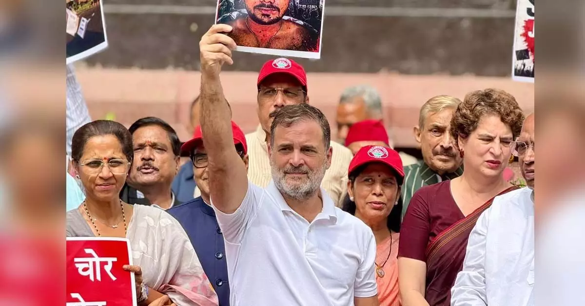 ವಿದ್ಯಾರ್ಥಿಗಳ ಮೇಲಿನ ಪೊಲೀಸ್ ಕ್ರಮ; ಅಮಿತ್ ಶಾ ಮುಖ ಮುಚ್ಚಿಕೊಂಡು ಓಡಾಡುತ್ತಿದ್ದಾರೆ: ರಾಹುಲ್ ಗಾಂಧಿ ವಾಗ್ದಾಳಿ ವಿದ್ಯಾರ್ಥಿಗಳ ಮೇಲಿನ ಪೊಲೀಸ್ ಕ್ರಮ; ಅಮಿತ್ ಶಾ ಮುಖ ಮುಚ್ಚಿಕೊಂಡು ಓಡಾಡುತ್ತಿದ್ದಾರೆ: ರಾಹುಲ್ ಗಾಂಧಿ ವಾಗ್ದಾಳಿ