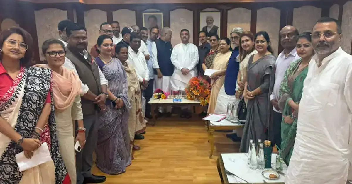 ಯೂಸುಫ್ ಪಠಾಣ್ ಸಹಿತ NCPIನ ಮೂವರು ಸಂಸದರು NDA ಸಭೆಗೆ ಗೈರು; BJPಗೆ ಸೇರುವುದಿಲ್ಲ ಎಂದು ಸ್ಪಷ್ಟನೆ ಯೂಸುಫ್ ಪಠಾಣ್ ಸಹಿತ NCPIನ ಮೂವರು ಸಂಸದರು NDA ಸಭೆಗೆ ಗೈರು; BJPಗೆ ಸೇರುವುದಿಲ್ಲ ಎಂದು ಸ್ಪಷ್ಟನೆ