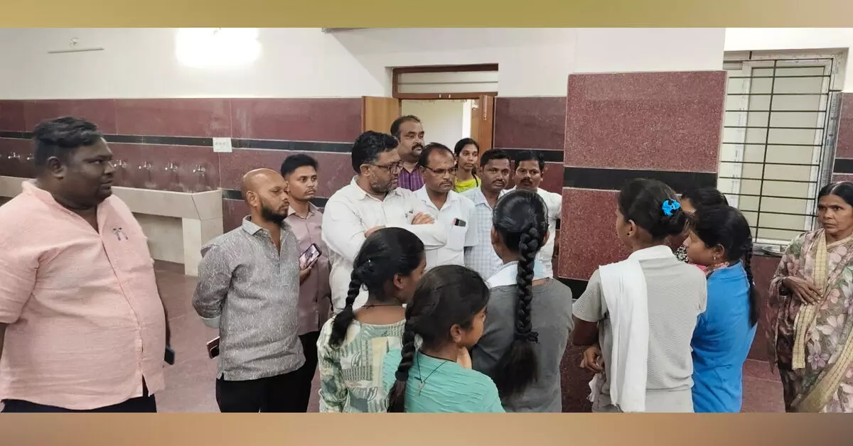 Sindhanur | ವಸತಿ ನಿಲಯದ ಉಪಹಾರ ಸೇವಿಸಿ 13 ವಿದ್ಯಾರ್ಥಿನಿಯರು ಅಸ್ವಸ್ಥ; ಆಸ್ಪತ್ರೆಗೆ ದಾಖಲು Sindhanur | ವಸತಿ ನಿಲಯದ ಉಪಹಾರ ಸೇವಿಸಿ 13 ವಿದ್ಯಾರ್ಥಿನಿಯರು ಅಸ್ವಸ್ಥ; ಆಸ್ಪತ್ರೆಗೆ ದಾಖಲು
