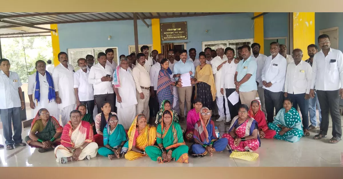 ಸುರಪುರ | ಶಾಖಾಪುರ ದಲಿತರ ಮೇಲಿನ ಹಲ್ಲೆಗೆ ಖಂಡನೆ; ಆರೋಪಿಗಳ ಬಂಧನಕ್ಕೆ ಆಗ್ರಹ ಸುರಪುರ | ಶಾಖಾಪುರ ದಲಿತರ ಮೇಲಿನ ಹಲ್ಲೆಗೆ ಖಂಡನೆ; ಆರೋಪಿಗಳ ಬಂಧನಕ್ಕೆ ಆಗ್ರಹ