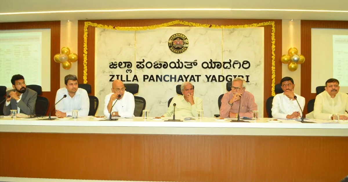 ಬರ ನಿರ್ವಹಣೆಯಲ್ಲಿ ನಿರ್ಲಕ್ಷ್ಯ ಬೇಡ; ಯುದ್ಧೋಪಾದಿಯಲ್ಲಿ ಕೆಲಸ ಮಾಡಿ: ಸಚಿವ ಶರಣಪ್ರಕಾಶ್ ಪಾಟೀಲ್ ಸೂಚನೆ ಬರ ನಿರ್ವಹಣೆಯಲ್ಲಿ ನಿರ್ಲಕ್ಷ್ಯ ಬೇಡ; ಯುದ್ಧೋಪಾದಿಯಲ್ಲಿ ಕೆಲಸ ಮಾಡಿ: ಸಚಿವ ಶರಣಪ್ರಕಾಶ್ ಪಾಟೀಲ್ ಸೂಚನೆ