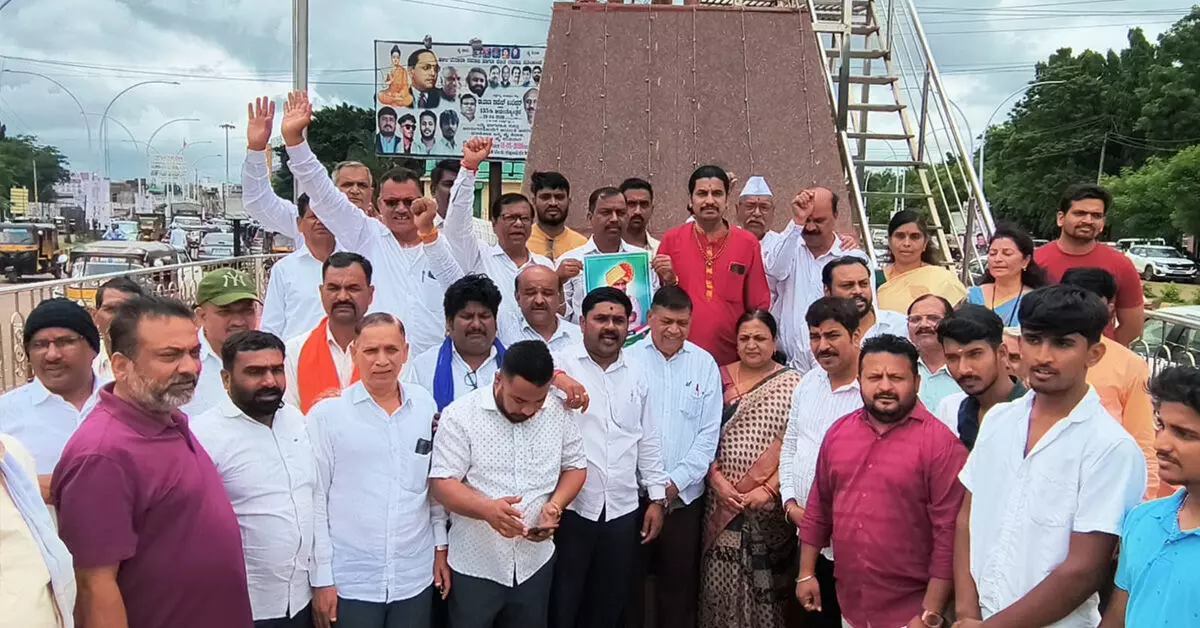 ಸಂತೋಷ್ ಲಾಡ್ ಸಚಿವರಾಗಿ ನೇಮಕ; ಬೀದರ್ನಲ್ಲಿ ಸಕಲ ಮರಾಠಾ ಸಮಾಜದಿಂದ ವಿಜಯೋತ್ಸವ ಸಂತೋಷ್ ಲಾಡ್ ಸಚಿವರಾಗಿ ನೇಮಕ; ಬೀದರ್ನಲ್ಲಿ ಸಕಲ ಮರಾಠಾ ಸಮಾಜದಿಂದ ವಿಜಯೋತ್ಸವ