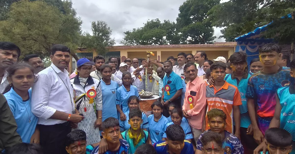 Kuknoor | ಕ್ರೀಡೆ ವಿದ್ಯಾರ್ಥಿಗಳಲ್ಲಿ ನಾಯಕತ್ವ, ಶಿಸ್ತು ಬೆಳೆಸುತ್ತದೆ: ಈರಣ್ಣ ಹಳ್ಳಿಕೇರಿ Kuknoor | ಕ್ರೀಡೆ ವಿದ್ಯಾರ್ಥಿಗಳಲ್ಲಿ ನಾಯಕತ್ವ, ಶಿಸ್ತು ಬೆಳೆಸುತ್ತದೆ: ಈರಣ್ಣ ಹಳ್ಳಿಕೇರಿ