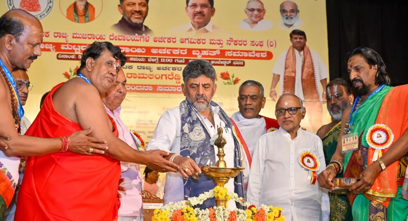ಧರ್ಮ ಗುತ್ತಿಗೆ ಪಡೆದವರು ನಿಮ್ಮ ಬದುಕಿನಲ್ಲಿ ಬದಲಾವಣೆ ತಂದಿದ್ದಾರಾ? : ಸಿಎಂ ಡಿ.ಕೆ.ಶಿವಕುಮಾರ್ ಧರ್ಮ ಗುತ್ತಿಗೆ ಪಡೆದವರು ನಿಮ್ಮ ಬದುಕಿನಲ್ಲಿ ಬದಲಾವಣೆ ತಂದಿದ್ದಾರಾ? : ಸಿಎಂ ಡಿ.ಕೆ.ಶಿವಕುಮಾರ್