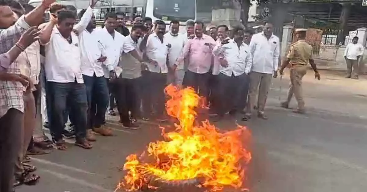 ಶಾಸಕ ಎಸ್.ಎನ್. ನಾರಾಯಣಸ್ವಾಮಿಗೆ ಸಚಿವ ಸ್ಥಾನ ಕೈ ತಪ್ಪಿದ ಹಿನ್ನೆಲೆ; ಬಂಗಾರಪೇಟೆ ಬಂದ್ ಶಾಸಕ ಎಸ್.ಎನ್. ನಾರಾಯಣಸ್ವಾಮಿಗೆ ಸಚಿವ ಸ್ಥಾನ ಕೈ ತಪ್ಪಿದ ಹಿನ್ನೆಲೆ; ಬಂಗಾರಪೇಟೆ ಬಂದ್