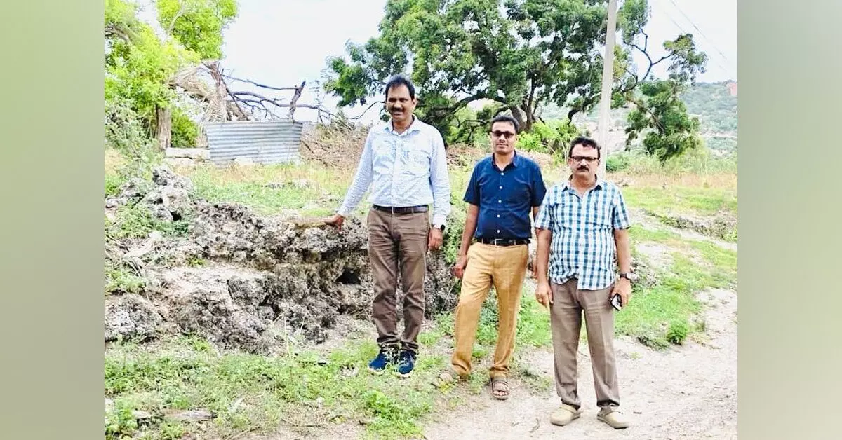 ನವಶಿಲಾಯುಗದ ಕುರುಹುಗಳ ಪರಿಶೀಲನೆ : ಕನಕಗಿರಿಯ ಬೂದಿ ದಿಬ್ಬಗಳಿಗೆ ಪುರಾತತ್ವ ಇಲಾಖೆ ಭೇಟಿ ನವಶಿಲಾಯುಗದ ಕುರುಹುಗಳ ಪರಿಶೀಲನೆ : ಕನಕಗಿರಿಯ ಬೂದಿ ದಿಬ್ಬಗಳಿಗೆ ಪುರಾತತ್ವ ಇಲಾಖೆ ಭೇಟಿ