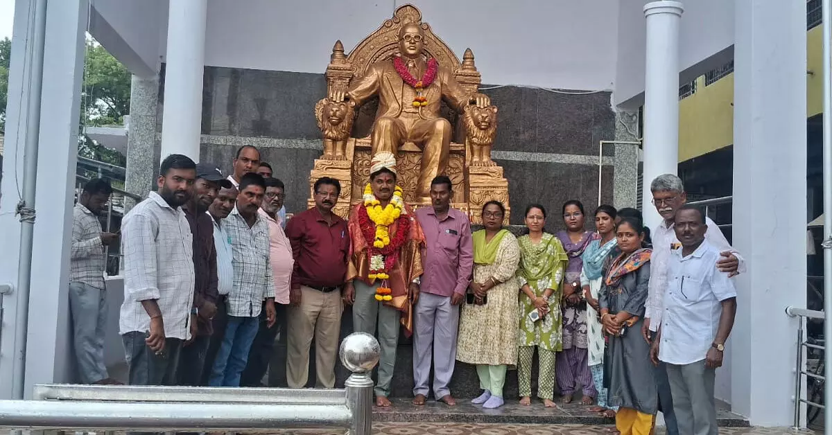 ವಾಡಿ | ಪೌರ ನೌಕರರ ಸೇವಾ ಸಂಘದ ಜಿಲ್ಲಾಧ್ಯಕ್ಷರಾಗಿ ಹಾರಕೂಡ ನೇಮಕ ವಾಡಿ | ಪೌರ ನೌಕರರ ಸೇವಾ ಸಂಘದ ಜಿಲ್ಲಾಧ್ಯಕ್ಷರಾಗಿ ಹಾರಕೂಡ ನೇಮಕ