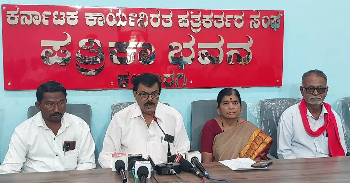 ಪರಿಷ್ಕೃತ ಕನಿಷ್ಠ ವೇತನ ಜಾರಿಗೆ ಆಗ್ರಹಿಸಿ ಆ.10ರಂದು ಕಲಬುರಗಿಯಲ್ಲಿ ಸಿಐಟಿಯು ಬೃಹತ್ ಪ್ರತಿಭಟನೆ ಪರಿಷ್ಕೃತ ಕನಿಷ್ಠ ವೇತನ ಜಾರಿಗೆ ಆಗ್ರಹಿಸಿ ಆ.10ರಂದು ಕಲಬುರಗಿಯಲ್ಲಿ ಸಿಐಟಿಯು ಬೃಹತ್ ಪ್ರತಿಭಟನೆ