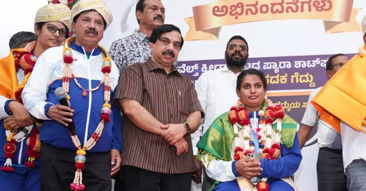 ಕಾಮನ್ವೆಲ್ತ್ ಕ್ರೀಡಾಕೂಟದಲ್ಲಿ ಕಂಚಿನ ಪದಕ ಗೆದ್ದ ರಾಜ್ಯದ ಪ್ಯಾರಾ ಅಥ್ಲೀಟ್ ಕೆ.ಎಸ್.ಶಿಲ್ಪಾಗೆ 15 ಲಕ್ಷ ರೂ.ನಗದು ಬಹುಮಾನ, ಗ್ರೂಪ್ ‘ಬಿ’ ಹುದ್ದೆ ಕಾಮನ್ವೆಲ್ತ್ ಕ್ರೀಡಾಕೂಟದಲ್ಲಿ ಕಂಚಿನ ಪದಕ ಗೆದ್ದ ರಾಜ್ಯದ ಪ್ಯಾರಾ ಅಥ್ಲೀಟ್ ಕೆ.ಎಸ್.ಶಿಲ್ಪಾಗೆ 15 ಲಕ್ಷ ರೂ.ನಗದು ಬಹುಮಾನ, ಗ್ರೂಪ್ ‘ಬಿ’ ಹುದ್ದೆ