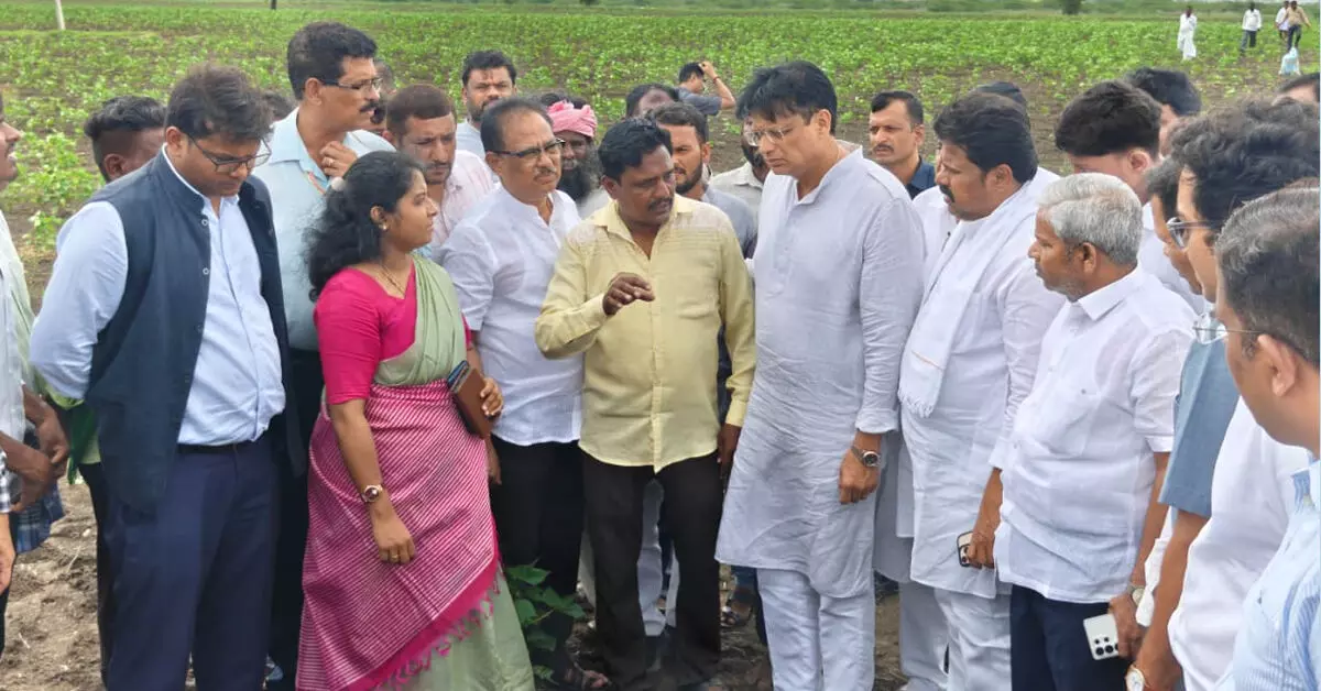 Raichuru | ಬರ ಪೀಡಿತ ಪ್ರದೇಶಗಳಿಗೆ ಸಚಿವ ಡಾ.ಅಜಯ್ ಧರ್ಮಸಿಂಗ್ ಭೇಟಿ, ಪರಿಶೀಲನೆ Raichuru | ಬರ ಪೀಡಿತ ಪ್ರದೇಶಗಳಿಗೆ ಸಚಿವ ಡಾ.ಅಜಯ್ ಧರ್ಮಸಿಂಗ್ ಭೇಟಿ, ಪರಿಶೀಲನೆ