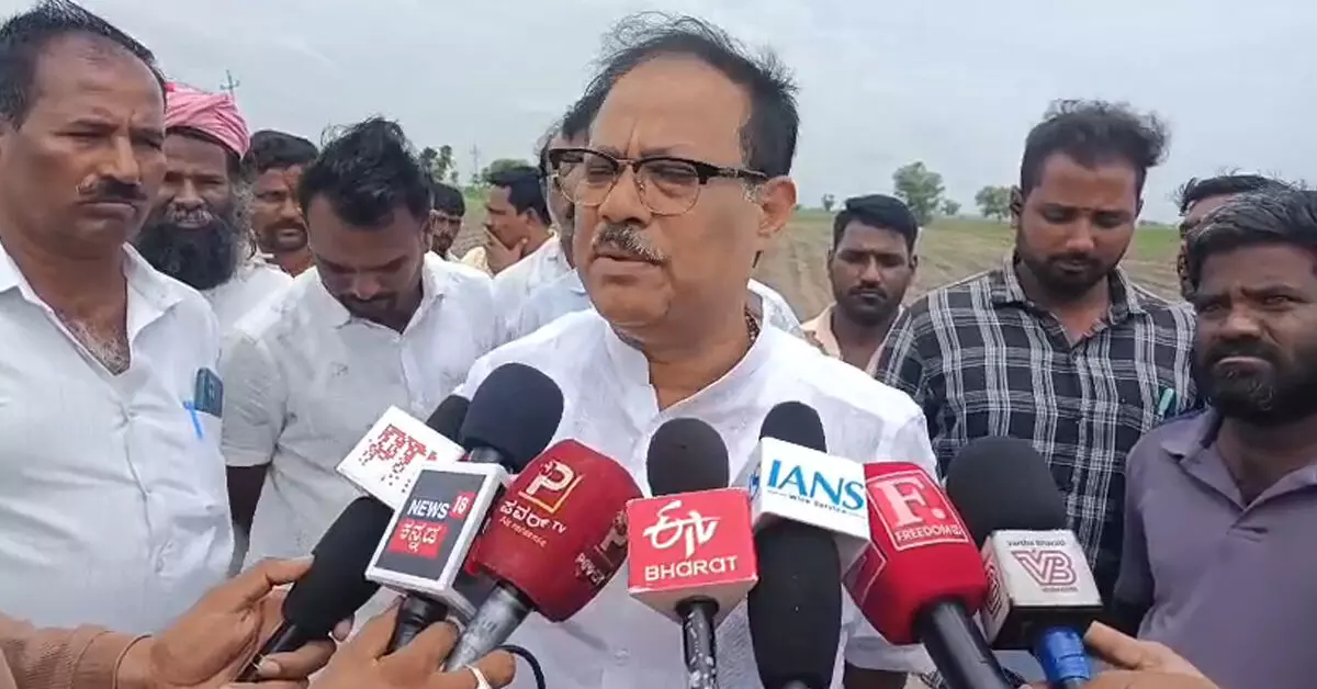 ರೈತರಿಗೆ ಬರ ಪರಿಹಾರ ನೀಡಿ, ಸಾಲಮನ್ನಾ ಮಾಡಿ: ಶಿವರಾಜ ಪಾಟೀಲ್ ಒತ್ತಾಯ ರೈತರಿಗೆ ಬರ ಪರಿಹಾರ ನೀಡಿ, ಸಾಲಮನ್ನಾ ಮಾಡಿ: ಶಿವರಾಜ ಪಾಟೀಲ್ ಒತ್ತಾಯ