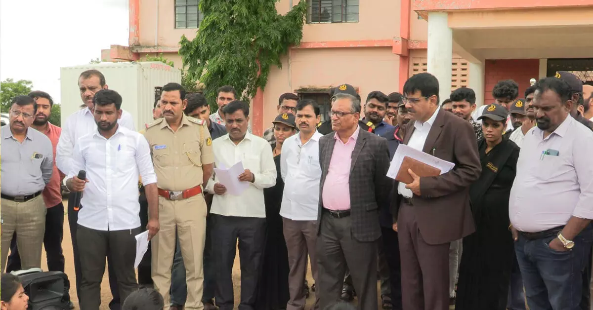 ಬೀದರ್ ವಿಶ್ವವಿದ್ಯಾಲಯದ ಸಮಸ್ಯೆ ಪರಿಹಾರಕ್ಕೆ ಒತ್ತಾಯಿಸಿ ಮನವಿ ಬೀದರ್ ವಿಶ್ವವಿದ್ಯಾಲಯದ ಸಮಸ್ಯೆ ಪರಿಹಾರಕ್ಕೆ ಒತ್ತಾಯಿಸಿ ಮನವಿ