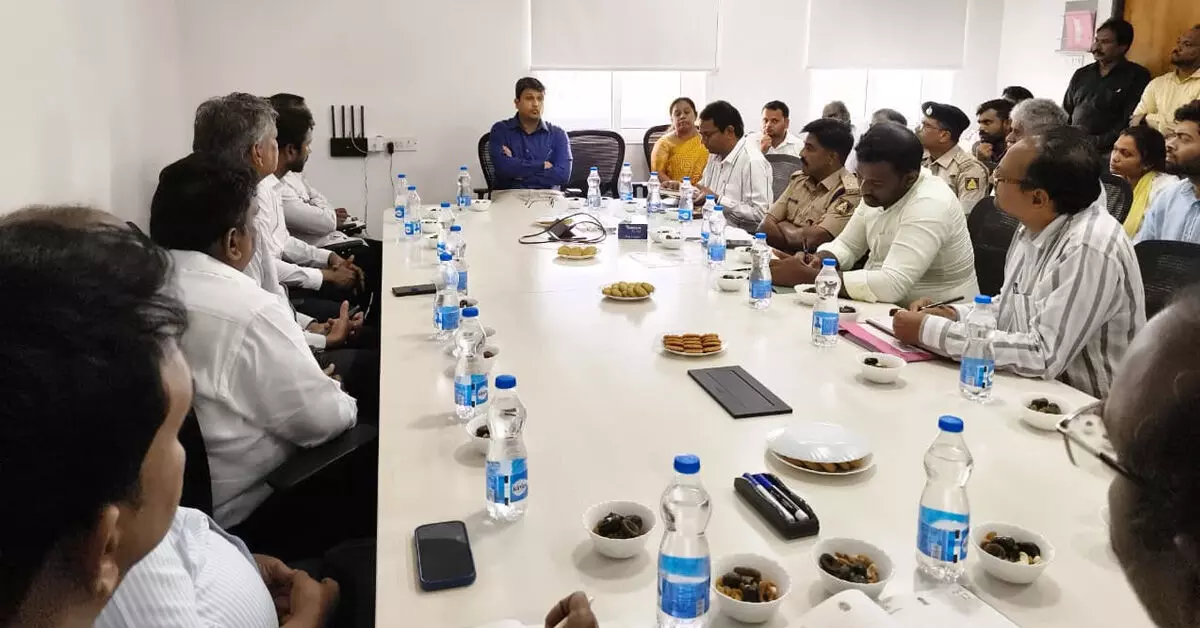 ಕಡೇಚೂರು | ಕೈಗಾರಿಕೆಗಳಲ್ಲಿ ಸುರಕ್ಷತೆ, ಪರಿಸರ ಸಂರಕ್ಷಣೆಗೆ ಆದ್ಯತೆ ನೀಡಿ: ಡಿಸಿ ರಾಹುಲ್ ಪಾಡ್ವೇ ಕಡೇಚೂರು | ಕೈಗಾರಿಕೆಗಳಲ್ಲಿ ಸುರಕ್ಷತೆ, ಪರಿಸರ ಸಂರಕ್ಷಣೆಗೆ ಆದ್ಯತೆ ನೀಡಿ: ಡಿಸಿ ರಾಹುಲ್ ಪಾಡ್ವೇ