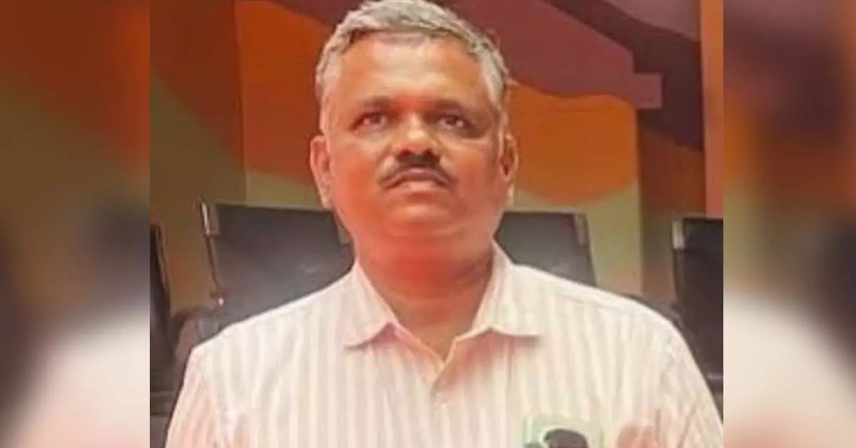 Kodagu | ಬಸ್ ನಲ್ಲಿ ಪ್ರಯಾಣಿಸುತ್ತಿದ್ದಾಗ ಹೃದಯಾಘಾತ: ಶಿಕ್ಷಣಾಧಿಕಾರಿ ಮೃತ್ಯು Kodagu | ಬಸ್ ನಲ್ಲಿ ಪ್ರಯಾಣಿಸುತ್ತಿದ್ದಾಗ ಹೃದಯಾಘಾತ: ಶಿಕ್ಷಣಾಧಿಕಾರಿ ಮೃತ್ಯು