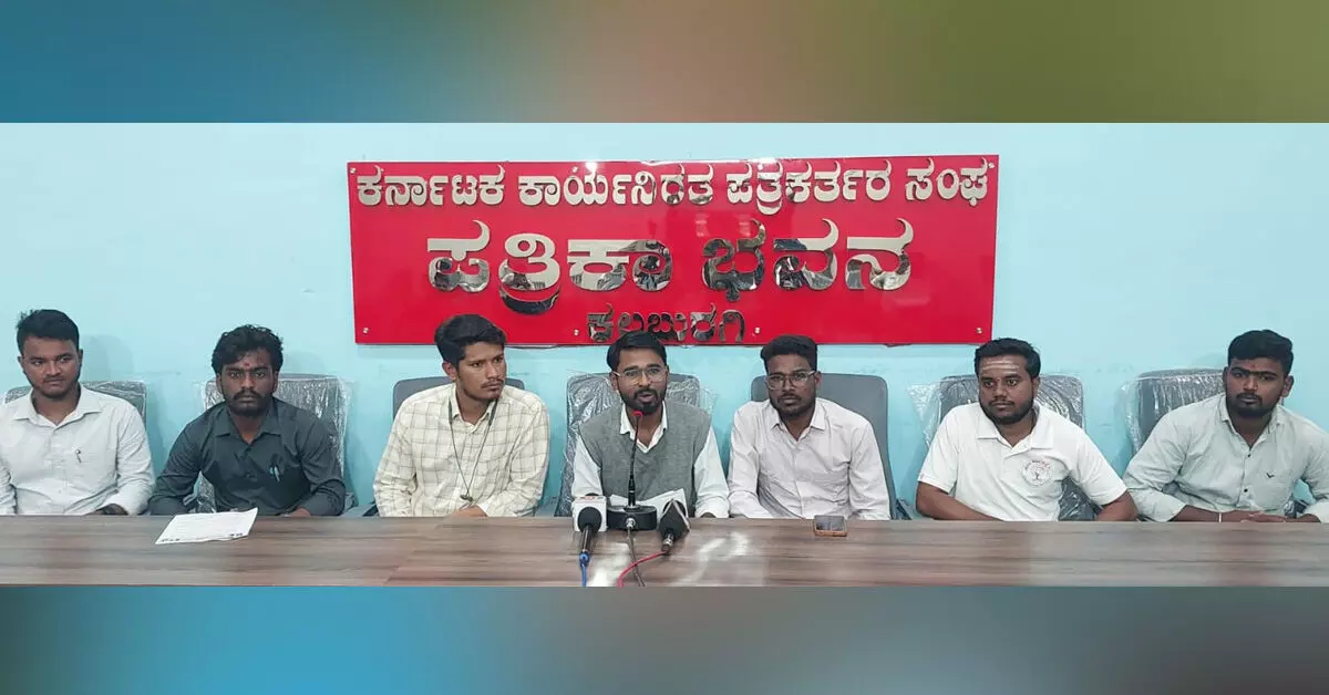 Kalaburagi | ಶಾಖಾಪುರ ಪ್ರಕರಣ: 17 ಆರೋಪಿಗಳ ಬಂಧನಕ್ಕೆ ಸಂತೋಷ ಪೂಜಾರಿ ಆಗ್ರಹ Kalaburagi | ಶಾಖಾಪುರ ಪ್ರಕರಣ: 17 ಆರೋಪಿಗಳ ಬಂಧನಕ್ಕೆ ಸಂತೋಷ ಪೂಜಾರಿ ಆಗ್ರಹ