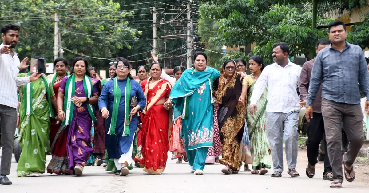 Kalaburagi | ಆಳಂದ ತಾಲೂಕಿನ ವಿವಿಧೆಡೆ ಶೌಚಾಲಯ ಅವ್ಯವಸ್ಥೆ; ಜೆಡಿಎಸ್ ಮಹಿಳಾ ಘಟಕದಿಂದ ಪಾದಯಾತ್ರೆ Kalaburagi | ಆಳಂದ ತಾಲೂಕಿನ ವಿವಿಧೆಡೆ ಶೌಚಾಲಯ ಅವ್ಯವಸ್ಥೆ; ಜೆಡಿಎಸ್ ಮಹಿಳಾ ಘಟಕದಿಂದ ಪಾದಯಾತ್ರೆ