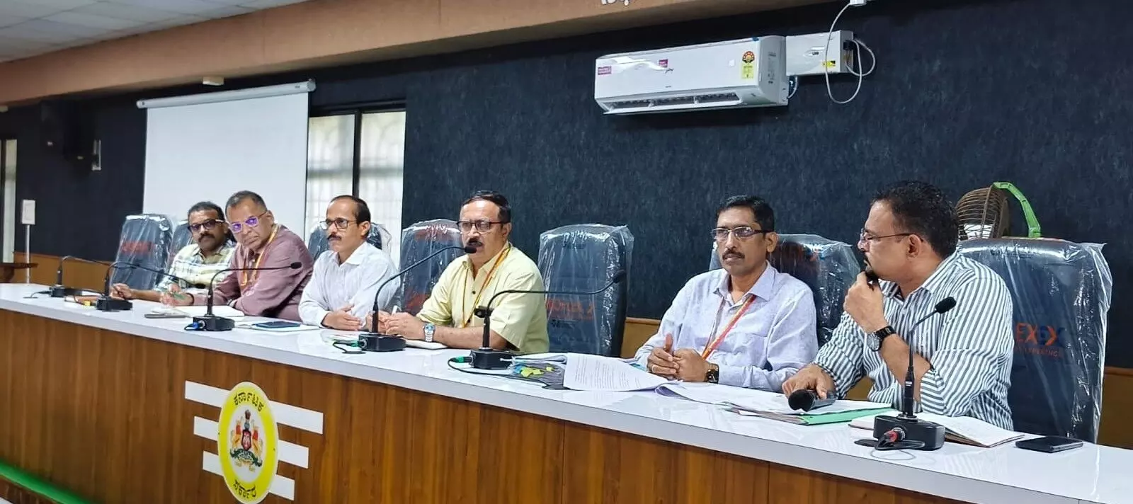 ಹಂದಿಗಳ ಸಾವಿಗೆ ‘ಆಫ್ರಿಕನ್ ಸ್ವೈನ್ ಫೀವರ್’ ವೈರಸ್ ಕಾರಣ; ಆತಂಕ ಬೇಡ, ಜಾಗೃತೆ ಇರಲಿ: ಅಧಿಕಾರಿಗಳ ಸಲಹೆ ಹಂದಿಗಳ ಸಾವಿಗೆ ‘ಆಫ್ರಿಕನ್ ಸ್ವೈನ್ ಫೀವರ್’ ವೈರಸ್ ಕಾರಣ; ಆತಂಕ ಬೇಡ, ಜಾಗೃತೆ ಇರಲಿ: ಅಧಿಕಾರಿಗಳ ಸಲಹೆ