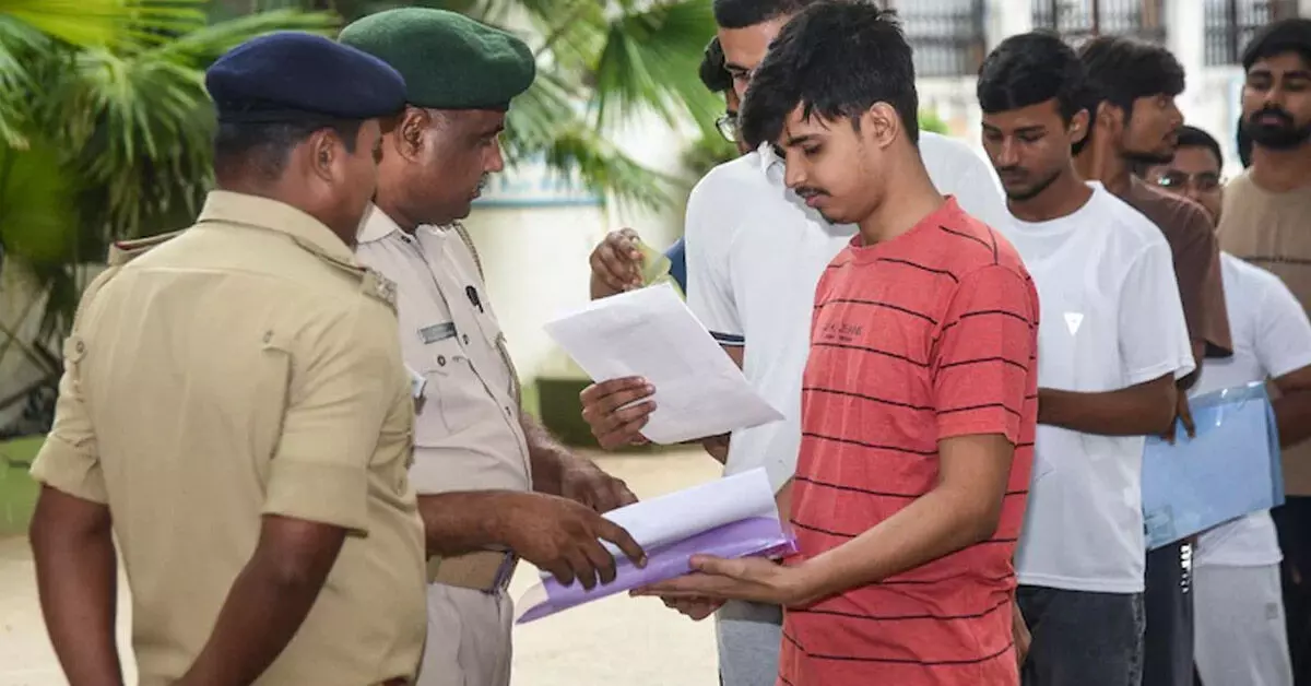 NEET UG ಪ್ರಶ್ನೆಪತ್ರಿಕೆ ಸೋರಿಕೆ ಪ್ರಕರಣ | ಟೆಲಿಗ್ರಾಮ್, ವೆರ್ನಾ ಕಾರು, ಕೇರಳ ಹಾಸ್ಟೆಲ್ ನೀಡಿದ ಸುಳಿವು; 13 ಮಂದಿಯ ವಿರುದ್ಧ CBI ಆರೋಪಪಟ್ಟಿ NEET UG ಪ್ರಶ್ನೆಪತ್ರಿಕೆ ಸೋರಿಕೆ ಪ್ರಕರಣ | ಟೆಲಿಗ್ರಾಮ್, ವೆರ್ನಾ ಕಾರು, ಕೇರಳ ಹಾಸ್ಟೆಲ್ ನೀಡಿದ ಸುಳಿವು; 13 ಮಂದಿಯ ವಿರುದ್ಧ CBI ಆರೋಪಪಟ್ಟಿ