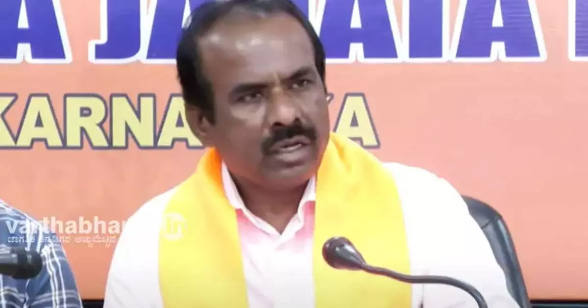 ಐಎಎಸ್ ಅಧಿಕಾರಿ ಫೌಝಿಯಾ ತರನ್ನುಮ್ ವಿರುದ್ಧ ವಿವಾದಾತ್ಮಕ ಹೇಳಿಕೆ; BJP ಎಂಎಲ್ಸಿ ರವಿಕುಮಾರ್ ಗೆ ಹೈಕೋರ್ಟ್ ತರಾಟೆ ಐಎಎಸ್ ಅಧಿಕಾರಿ ಫೌಝಿಯಾ ತರನ್ನುಮ್ ವಿರುದ್ಧ ವಿವಾದಾತ್ಮಕ ಹೇಳಿಕೆ; BJP ಎಂಎಲ್ಸಿ ರವಿಕುಮಾರ್ ಗೆ ಹೈಕೋರ್ಟ್ ತರಾಟೆ