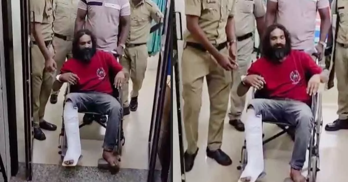 ಪಡುಬಿದ್ರೆ: ಮುದರಂಗಡಿ ಶೂಟೌಟ್ ಪ್ರಕರಣ; ಪರಾರಿಯಾಗಲು ಯತ್ನಿಸಿದ ಆರೋಪಿಯ ಕಾಲಿಗೆ ಗುಂಡೇಟು ಪಡುಬಿದ್ರೆ: ಮುದರಂಗಡಿ ಶೂಟೌಟ್ ಪ್ರಕರಣ; ಪರಾರಿಯಾಗಲು ಯತ್ನಿಸಿದ ಆರೋಪಿಯ ಕಾಲಿಗೆ ಗುಂಡೇಟು