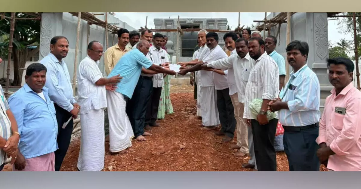 Ballari | ದೇವಸ್ಥಾನಗಳ ಜೀರ್ಣೋದ್ಧಾರಕ್ಕೆ ಧರ್ಮಸ್ಥಳ ಗ್ರಾಮಾಭಿವೃದ್ಧಿ ಯೋಜನೆಯಿಂದ 3.50 ಲಕ್ಷ ರೂ. ನೆರವು Ballari | ದೇವಸ್ಥಾನಗಳ ಜೀರ್ಣೋದ್ಧಾರಕ್ಕೆ ಧರ್ಮಸ್ಥಳ ಗ್ರಾಮಾಭಿವೃದ್ಧಿ ಯೋಜನೆಯಿಂದ 3.50 ಲಕ್ಷ ರೂ. ನೆರವು