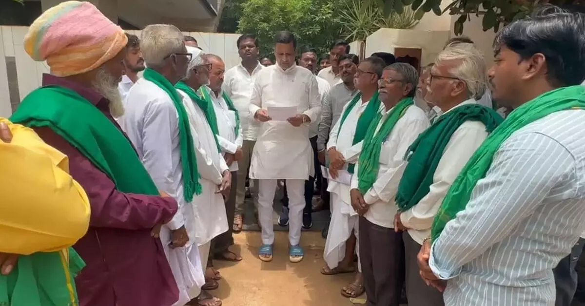 ಹುಮನಾಬಾದ್ | ಕಾರಂಜಾ ಸಂತ್ರಸ್ತರಿಗೆ ಪರಿಹಾರ ನೀಡಲು ಆಗ್ರಹಿಸಿ ಮನವಿ ಹುಮನಾಬಾದ್ | ಕಾರಂಜಾ ಸಂತ್ರಸ್ತರಿಗೆ ಪರಿಹಾರ ನೀಡಲು ಆಗ್ರಹಿಸಿ ಮನವಿ