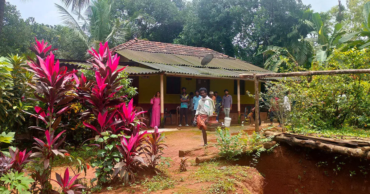 ರೆಂಜಾಳದಲ್ಲಿ ಭೂಕುಸಿತದ ಭೀತಿ: ಎರಡು ಮನೆಗಳಿಗೆ ಅಪಾಯದ ತೂಗುಗತ್ತಿ ರೆಂಜಾಳದಲ್ಲಿ ಭೂಕುಸಿತದ ಭೀತಿ: ಎರಡು ಮನೆಗಳಿಗೆ ಅಪಾಯದ ತೂಗುಗತ್ತಿ